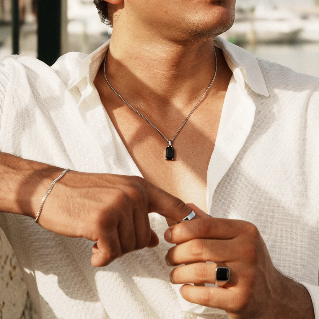 AV | The Midnight Pendant Silver
