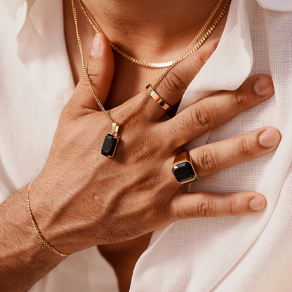 AV | The Midnight Pendant Gold