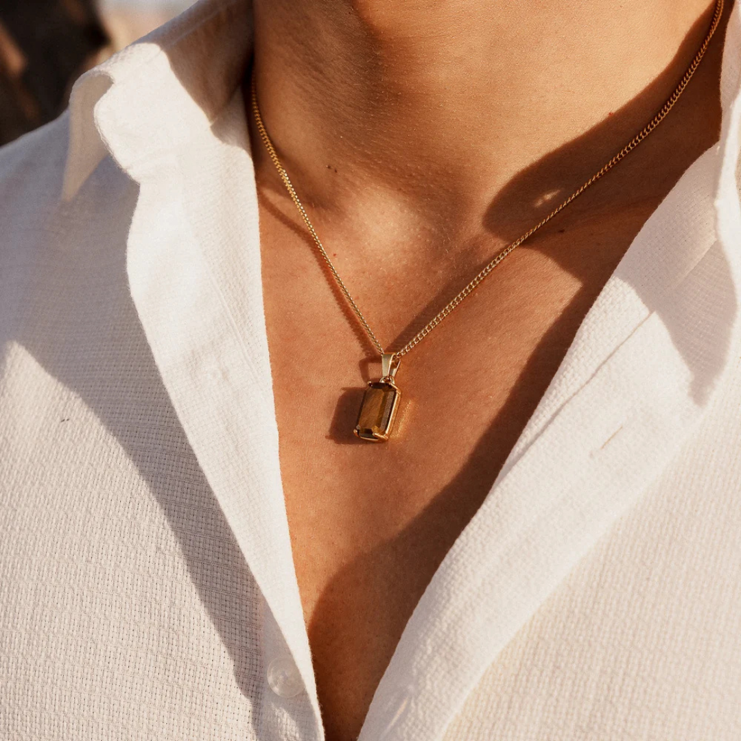 AV | The Legacy Pendant Gold