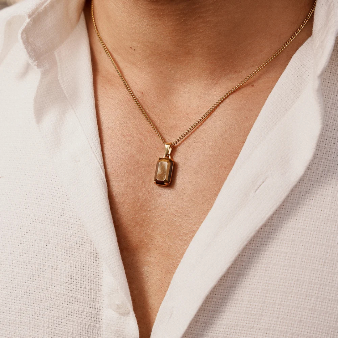 AV | The Legacy Pendant Gold